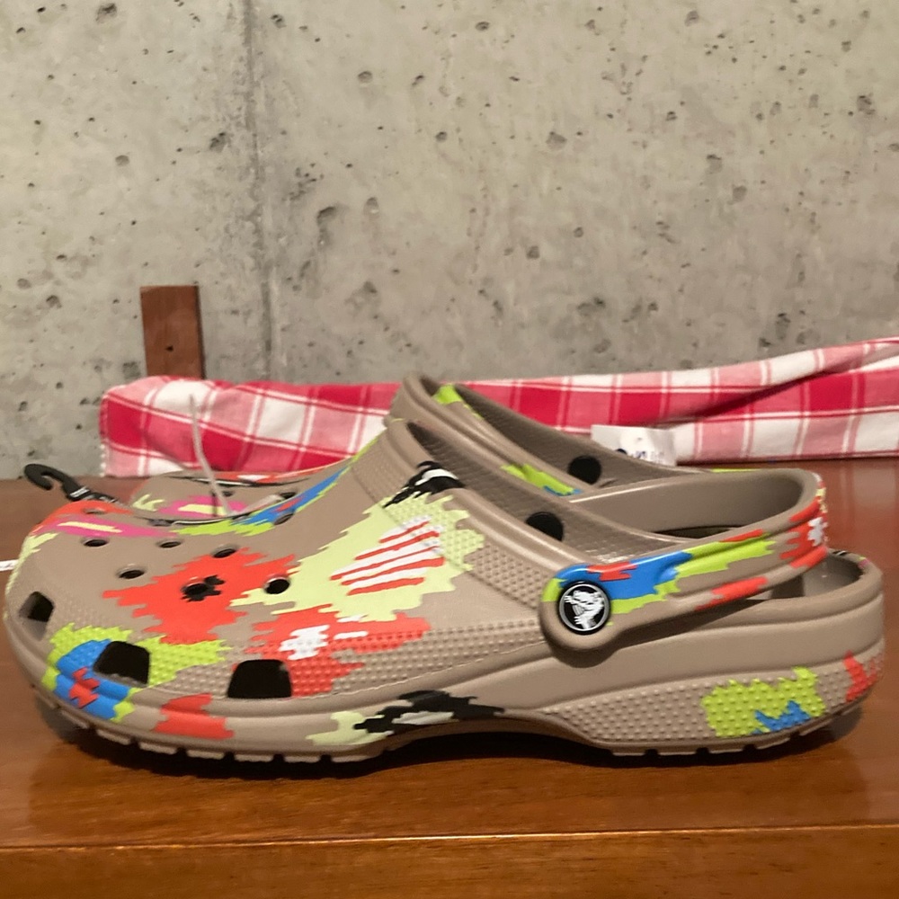 CROCS Ikat Classic Clogs Rare Multicolored Size 12 Men’s New With Tags